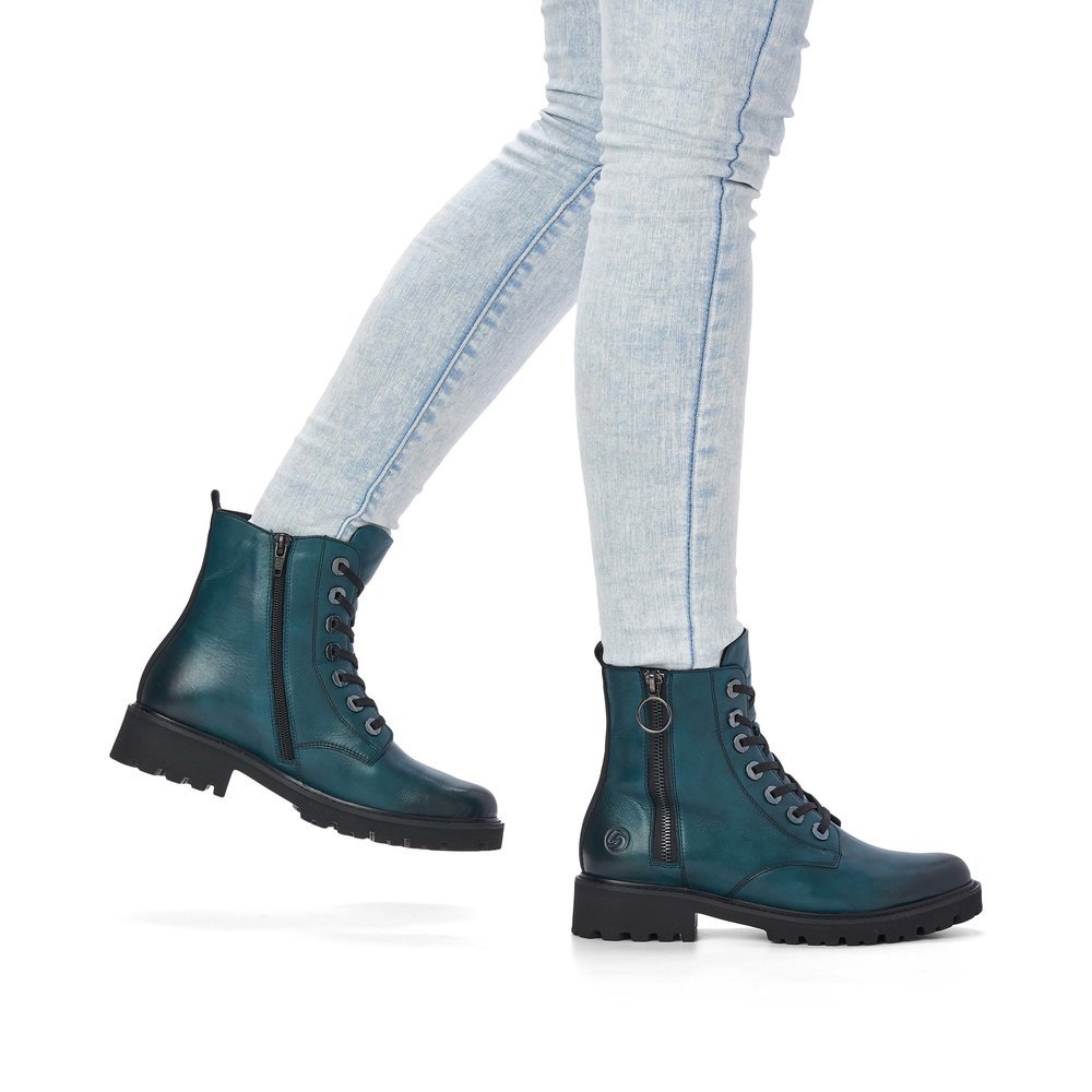 Blue remonte women´s biker boots D8671-12 with a distinctive eyelets. Shoe on foot.