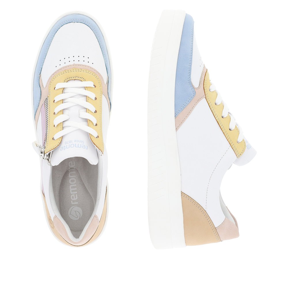 White remonte women´s sneakers D0J01-83 with zipper and soft exchangeable footbed. Shoe from the top, lying.
