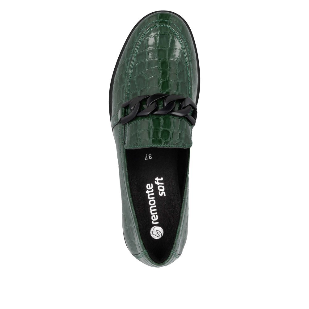 Green remonte women´s loafers D1U00-54 with a chain element as well as elastic band. Shoe from the top.