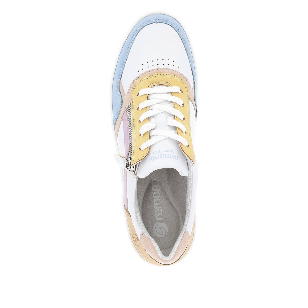 White remonte women´s sneakers D0J01-83 with zipper and soft exchangeable footbed. Shoe from the top.