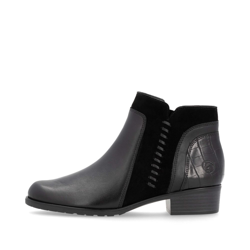 Steel black remonte women´s ankle boots D6893-02 with stylish decorative stitching. Outside of the shoe.