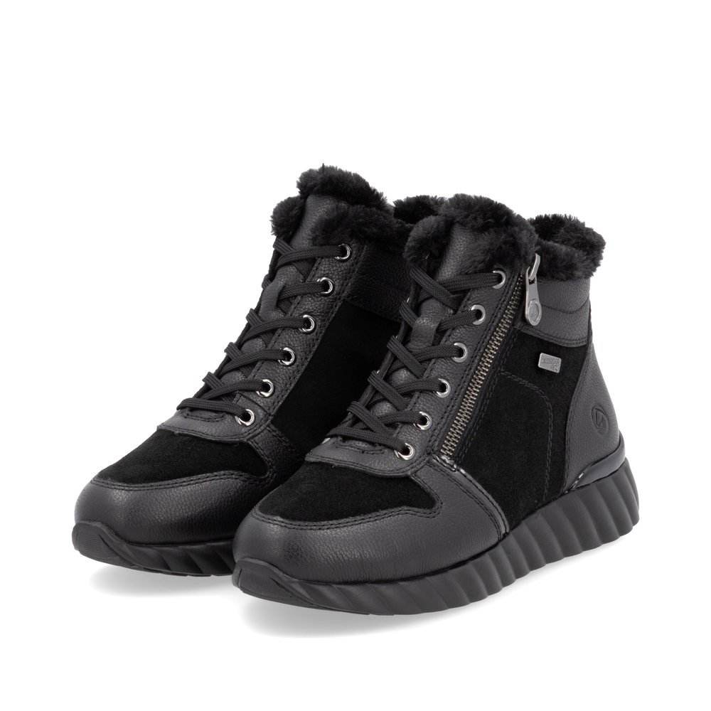 Black remonte women´s sneakers D5985-02 with remonteTEX membrane as well as zipper. Shoes laterally.