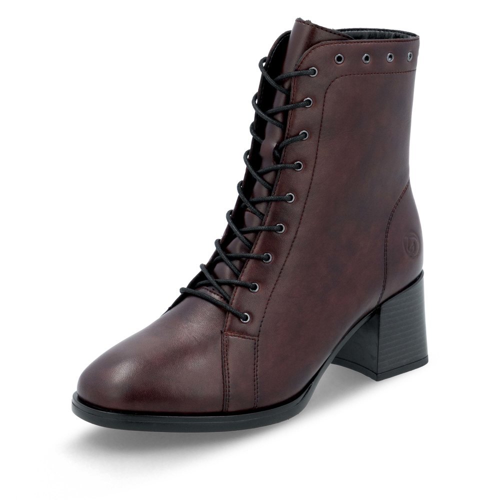 Wine red remonte women´s ankle boots D0V78-35 with zipper as well as padded insole. Shoe laterally.