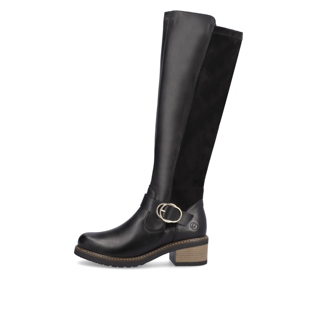 Jet black remonte women´s high boots D1A73-01 with a round decorative buckle. Outside of the shoe.