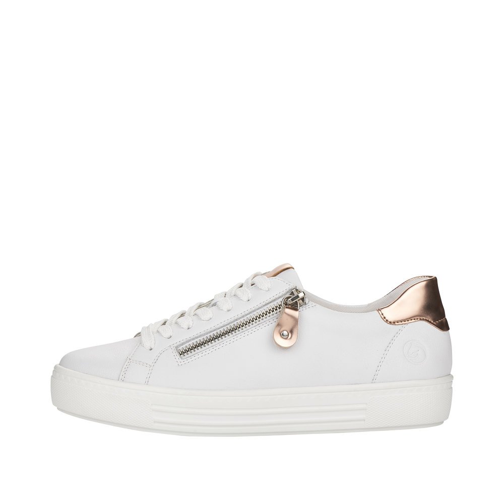 Classy white remonte women´s sneakers D0903-81 with a zipper and comfort width G. Outside of the shoe.