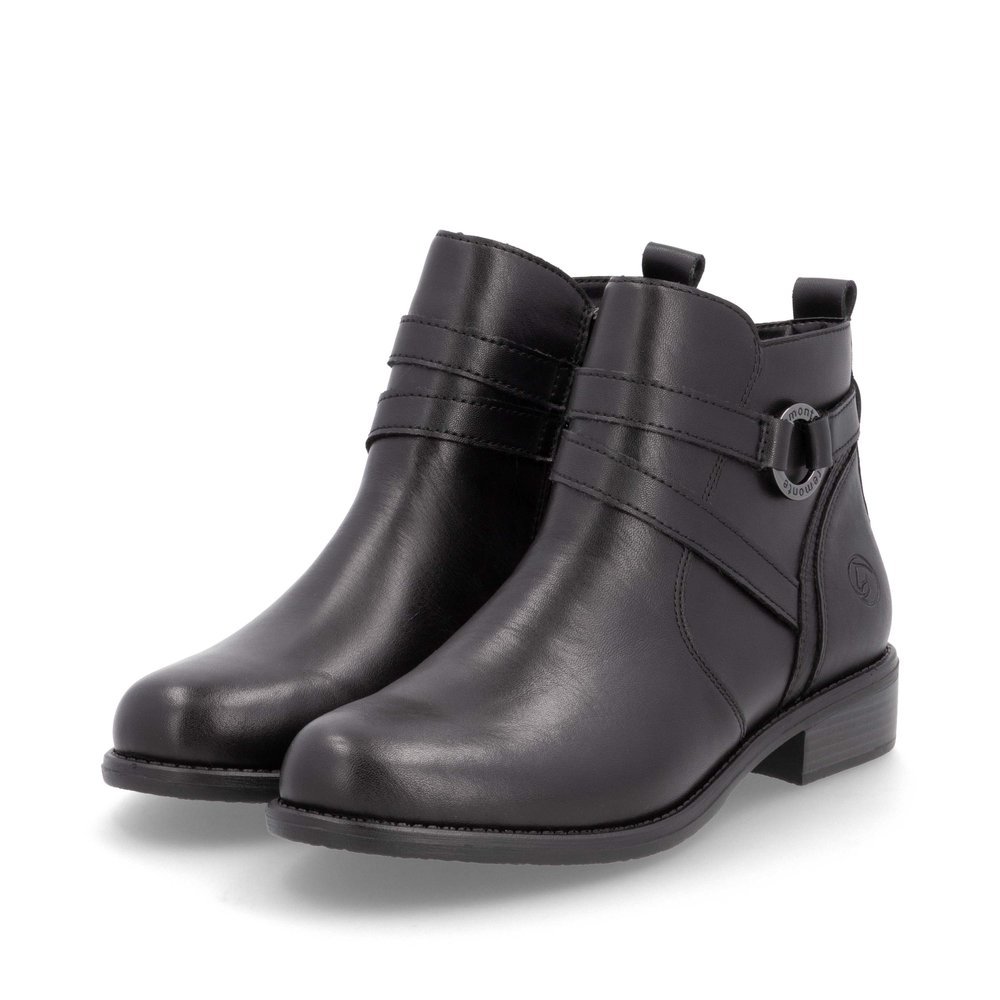 Night black remonte women´s ankle boots D0F77-00 with a decorative element. Shoes laterally.