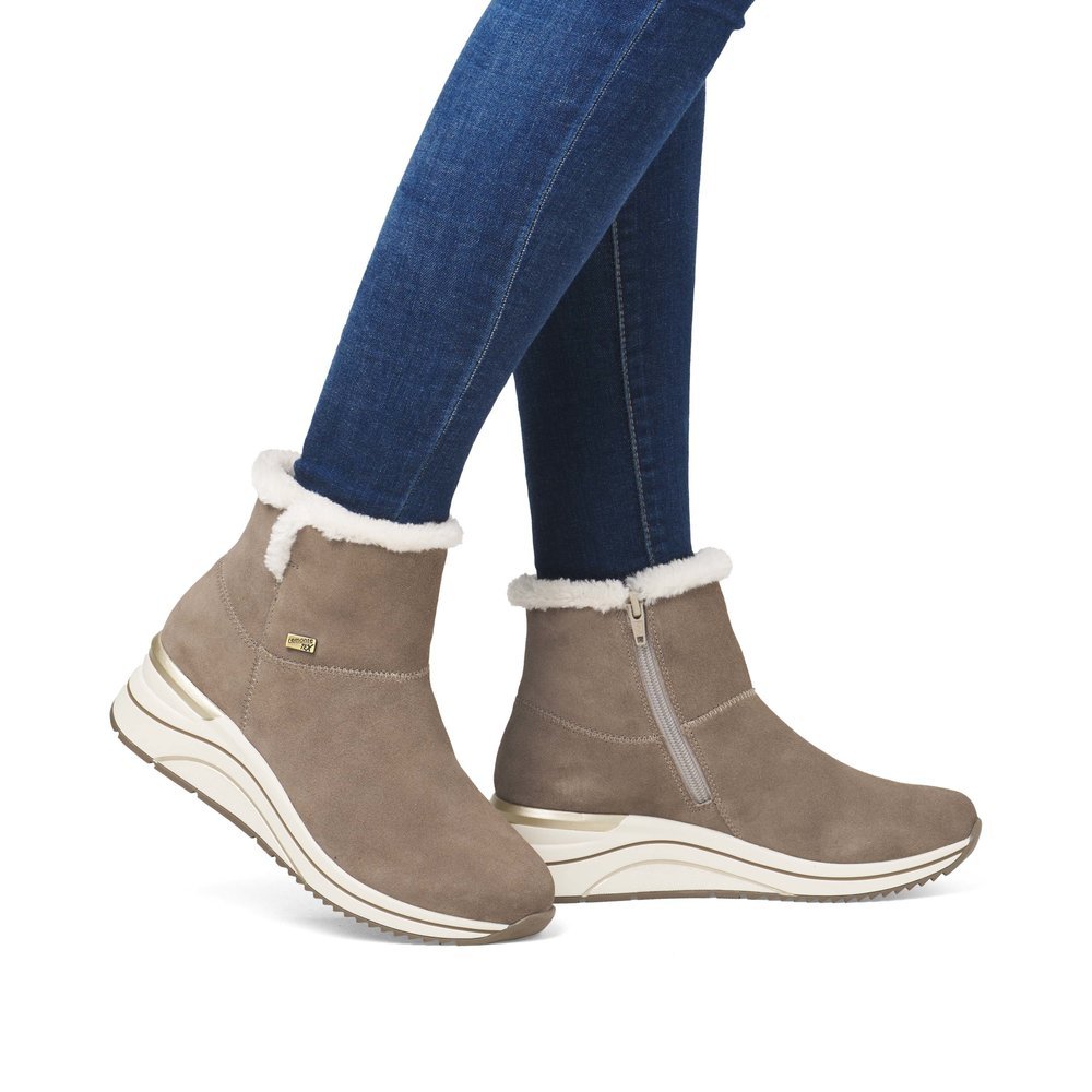 Chocolate brown remonte women´s ankle boots D0T76-64 with remonteTEX technology. Shoe on foot.