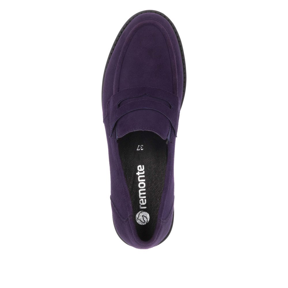 Auberginefarbene remonte Damen Loafer D8602-30 mit Gummizug sowie Komfortweite G. Schuh von oben.