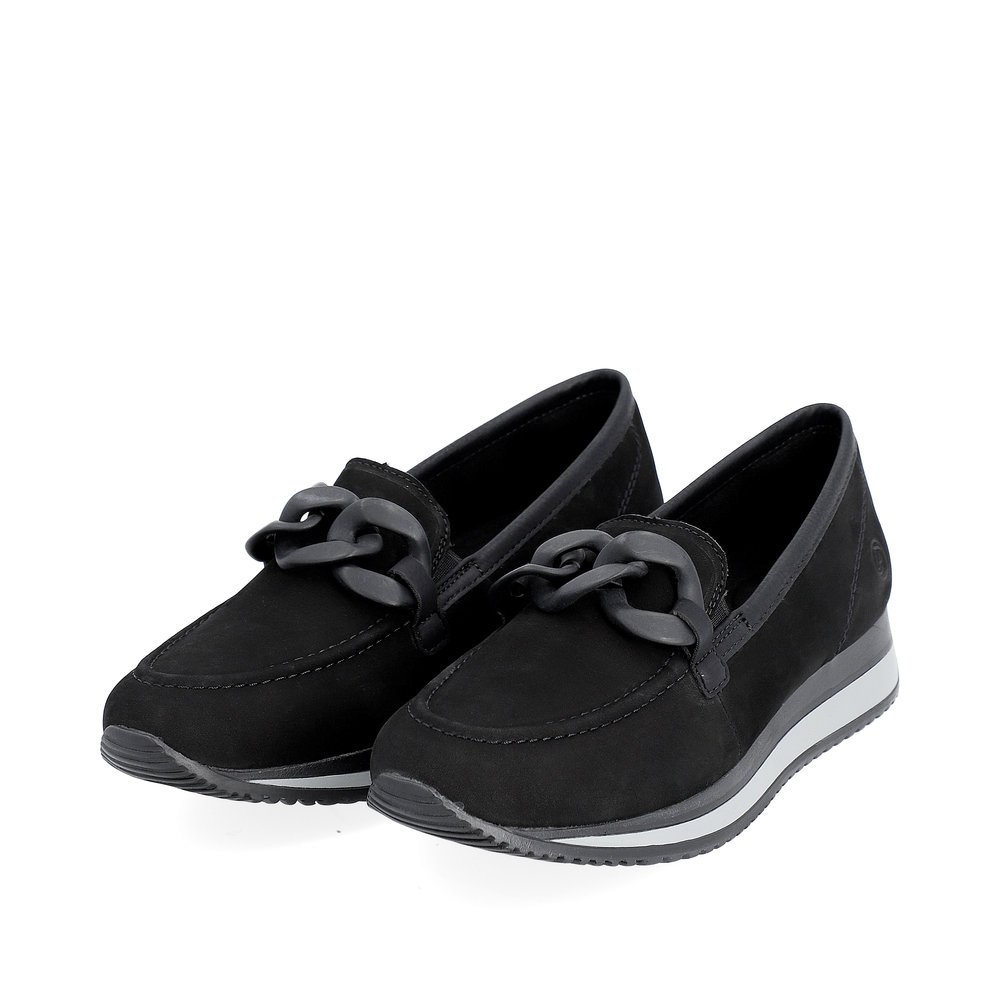 Night black remonte women´s loafers D0H10-01 with a chunky chain element. Shoes laterally.