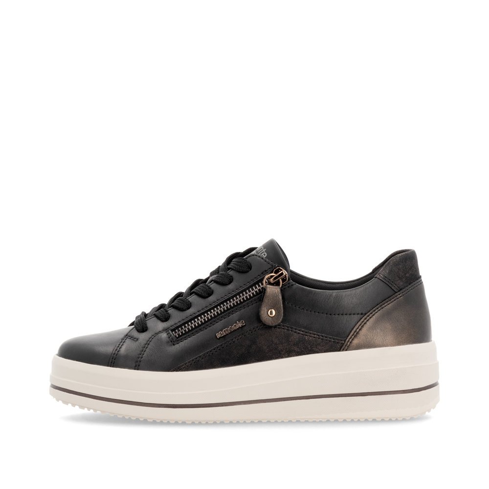 Black remonte women´s sneakers D1C01-03 with a zipper as well as comfort width G. Outside of the shoe.