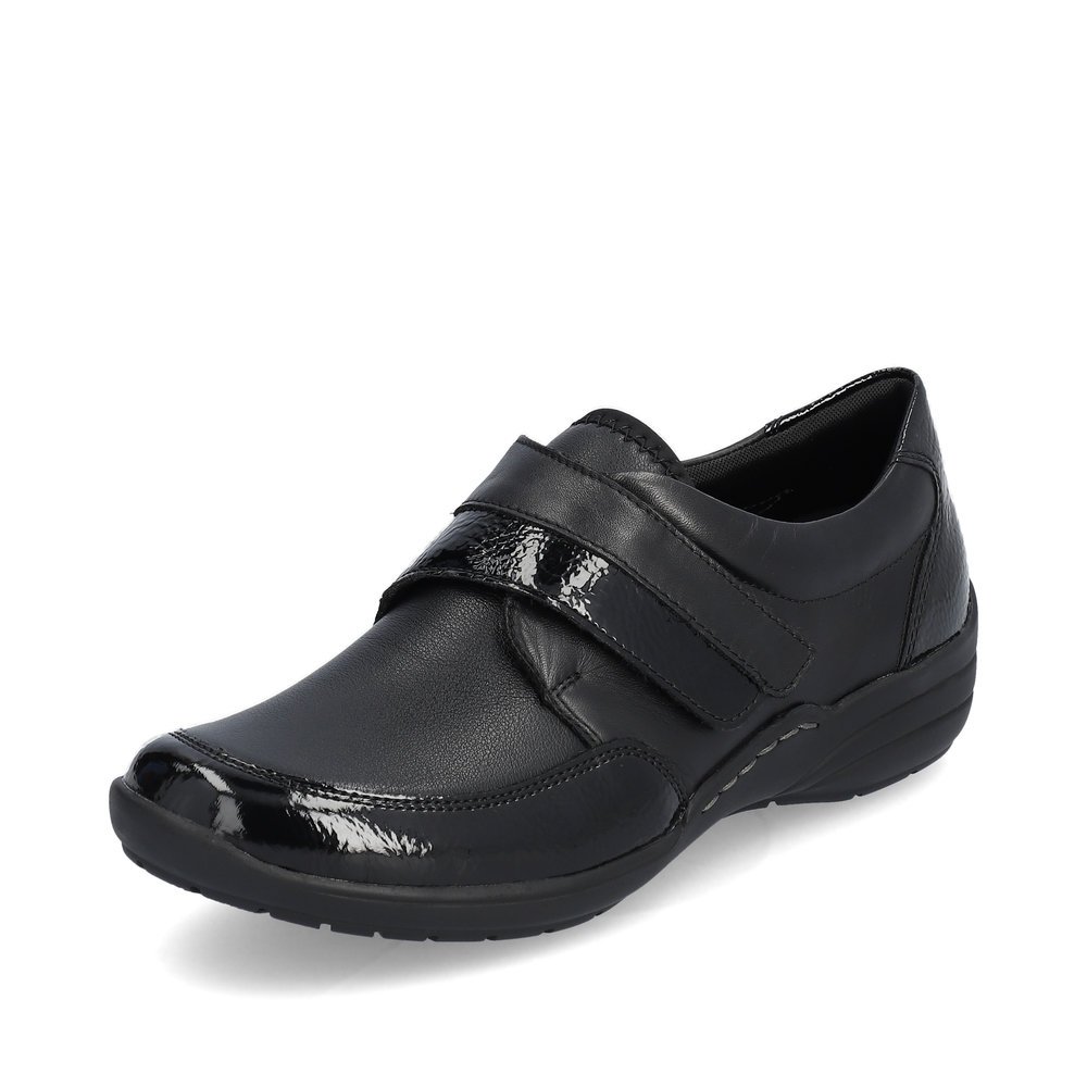 Chaussons remonte noirs pour femme R7600-04 avec fermeture velcro. Chaussure inclinée sur le côté.