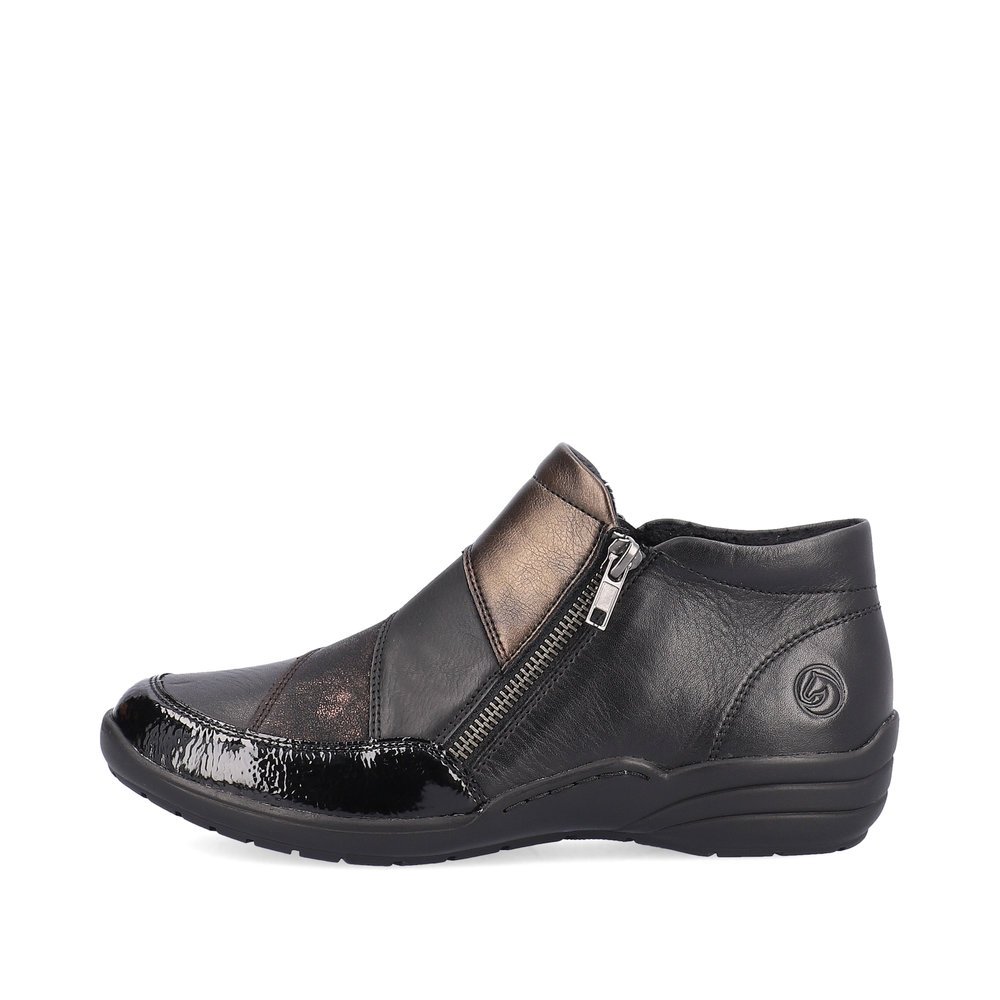 Chaussons remonte noirs pour femme R7678-01 avec fermeture éclair. Côté extérieur de la chaussure.