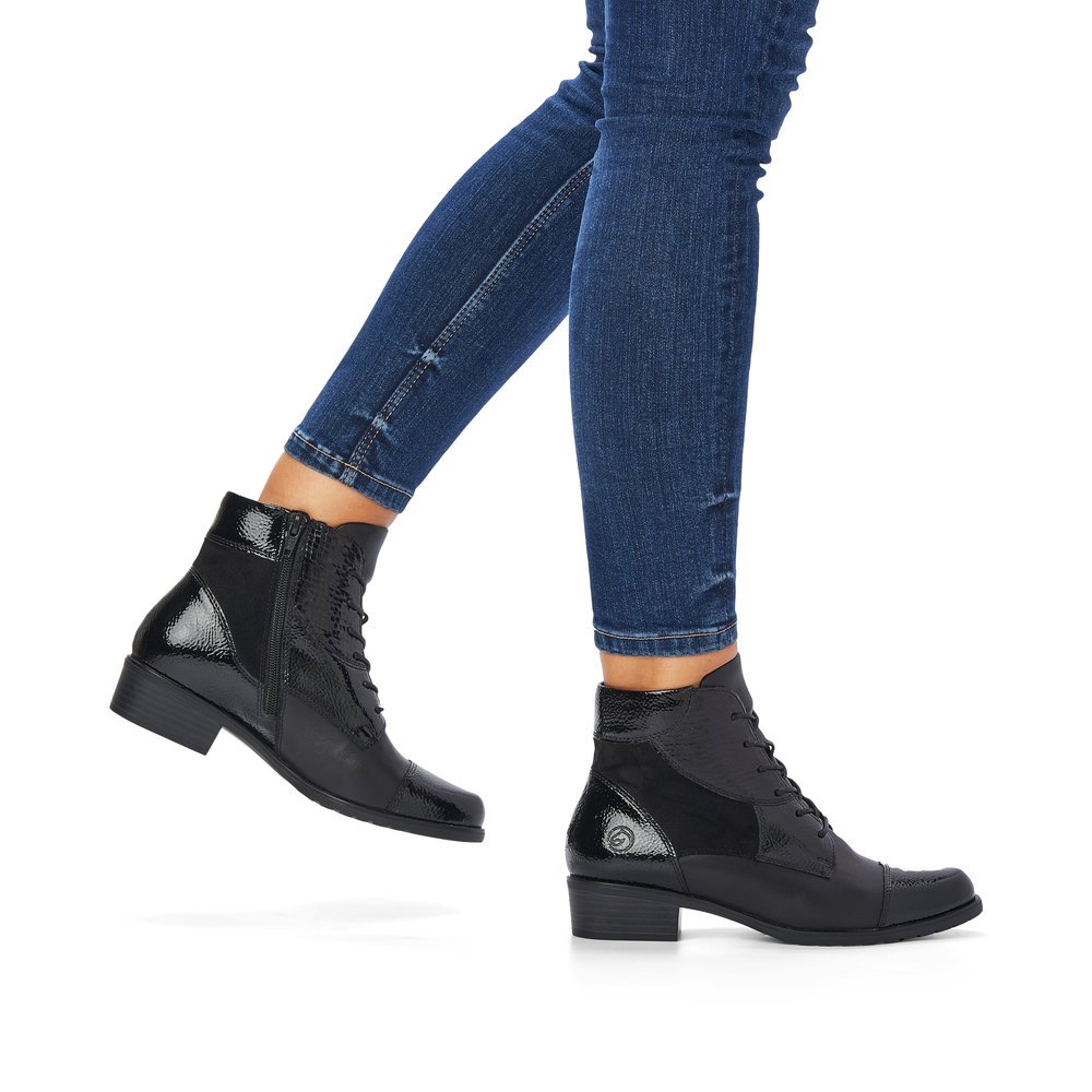 Bottines remonte noires pour femme D6882-01 avec fermeture éclair. Chaussure au pied.