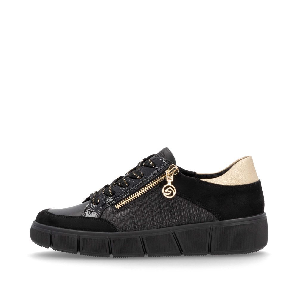 Black remonte women´s sneakers D1T00-03 with a remonte pendant as well as a zipper. Outside of the shoe.