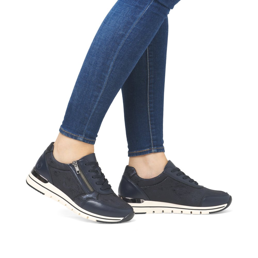 Baskets remonte bleues pour femme R6700-15 avec fermeture éclair. Chaussure au pied.