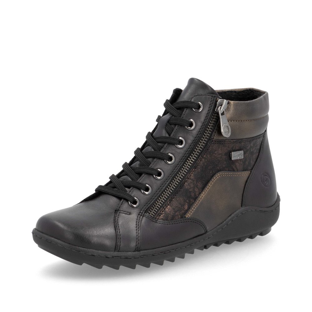 Chaussures à lacets remonte noires pour femme R1458-03. Chaussure inclinée sur le côté.