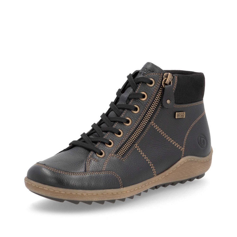 Chaussures à lacets remonte noires pour femme R1457-02. Chaussure inclinée sur le côté.