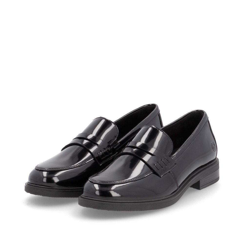 Black remonte women´s loafers D1U01-00 with elastic band as well as a padded insole. Shoes laterally.