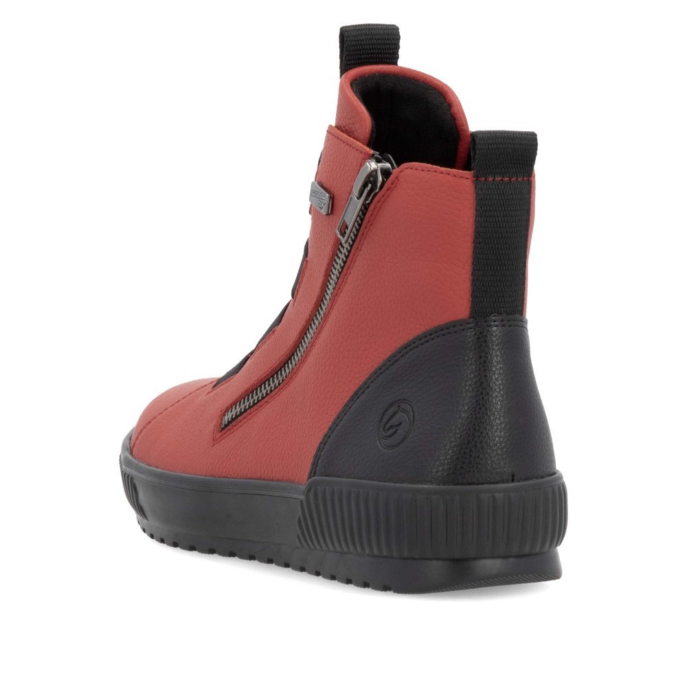 Red remonte women´s ankle boots D0779-33 with remonteTEX membrane as well as zipper. Shoe from the back.