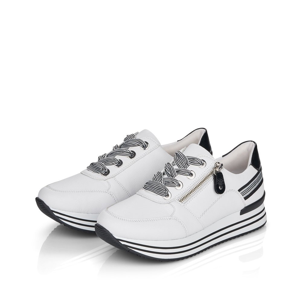 Classy white remonte women´s sneakers D1312-80 with zipper and stripe pattern. Shoes laterally.