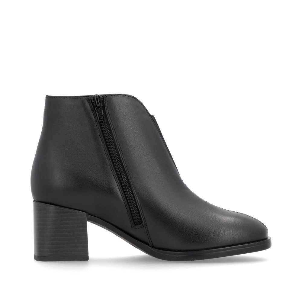 Black remonte women´s ankle boots D0V81-00 with zipper as well as removable insole. Shoe inside.