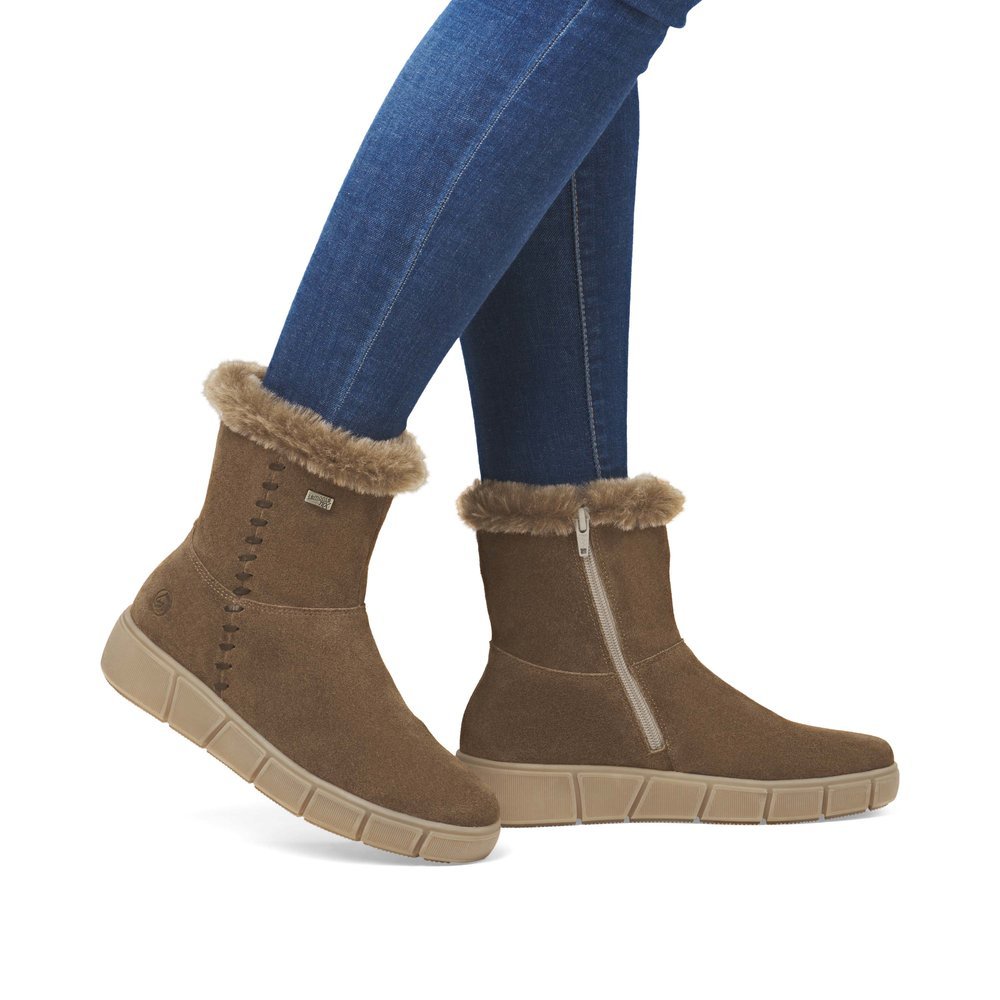 Wood brown remonte women´s ankle boots D1T75-20 with remonteTEX technology. Shoe on foot.