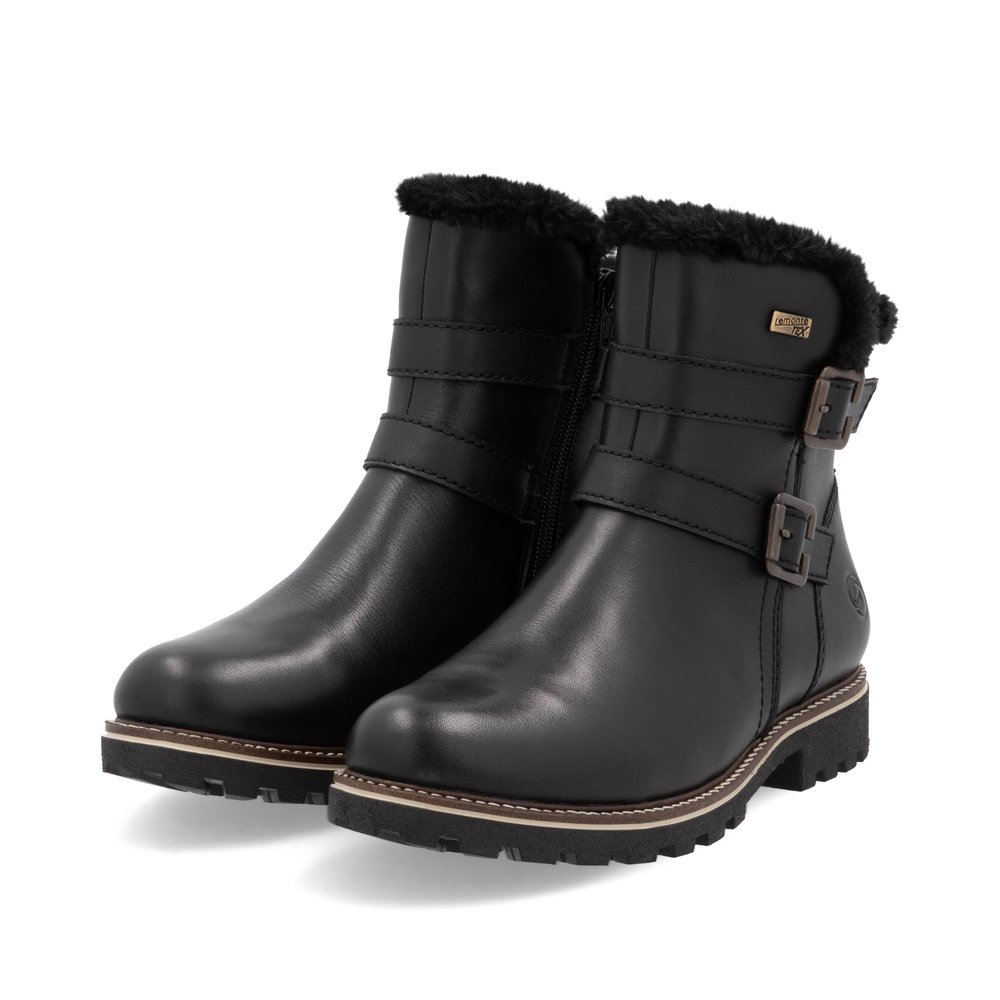 Schwarze remonte Damen Kurzstiefel D8484-00 mit wasserabweisender TEX-Membran. Schuhpaar seitlich schräg.