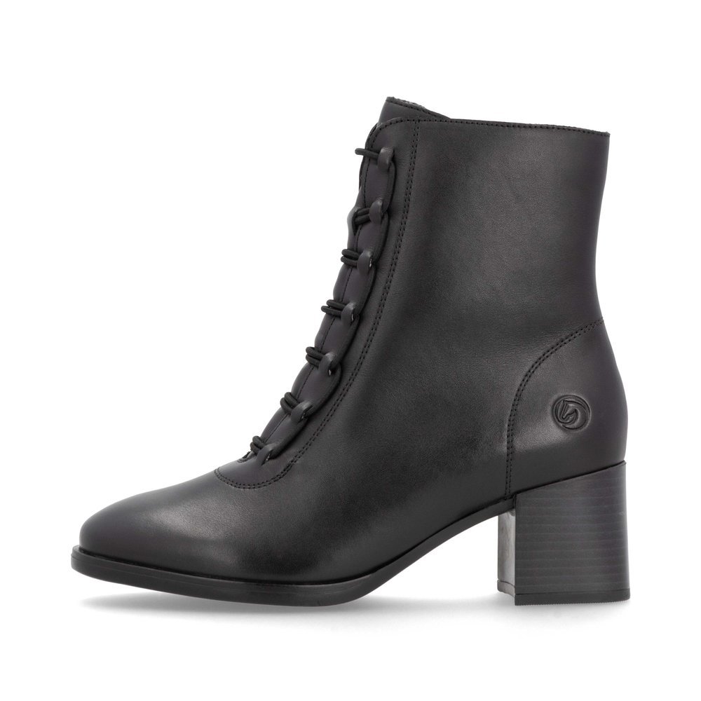 Black remonte women´s ankle boots D0V79-00 with zipper as well as removable insole. Outside of the shoe.