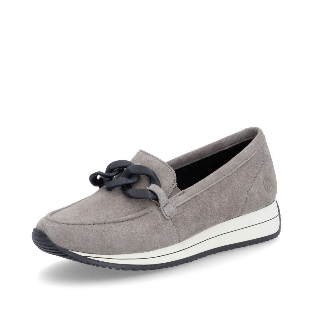 Mocassins remonte gris pour femme D0H10-42 avec grosse chaîne décorative. Chaussure inclinée sur le côté.