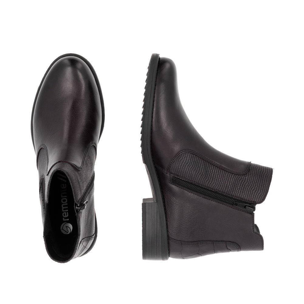 Brown remonte women´s Chelsea boots D0F70-26 with zipper as well as a padded insole. Shoe from the top, lying.