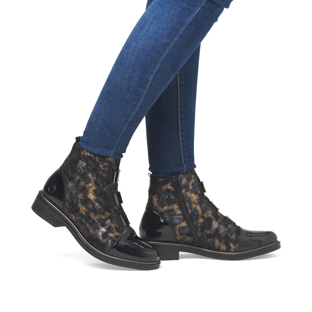 Bottines remonte noires pour femme D8383-90 avec membrane remonteTEX. Chaussure au pied.