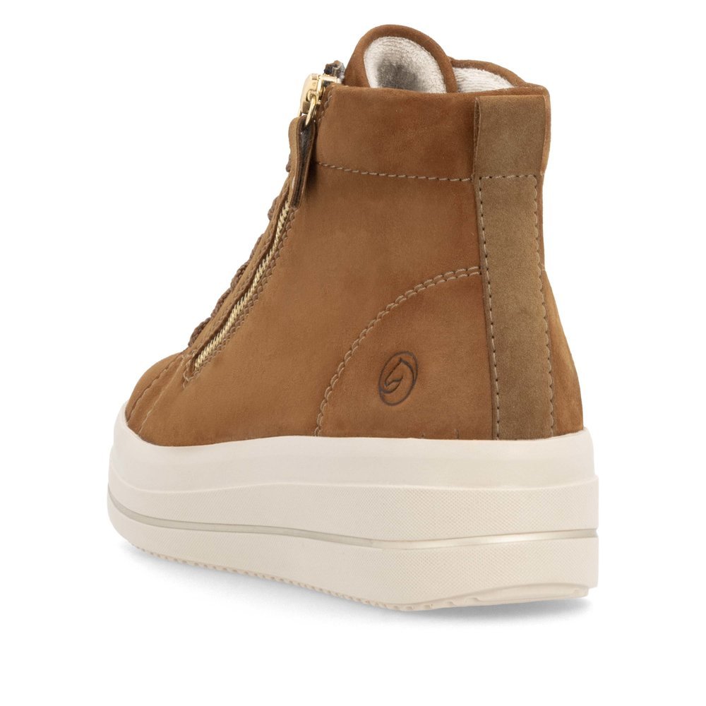 Brown remonte women´s sneakers D1C70-22 with a chain element as well as a zipper. Shoe from the back.