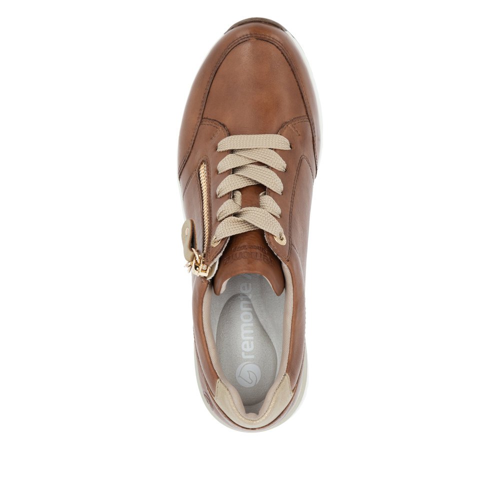 Brown remonte women´s sneakers D0T03-24 with a remonte pendant as well as a zipper. Shoe from the top.