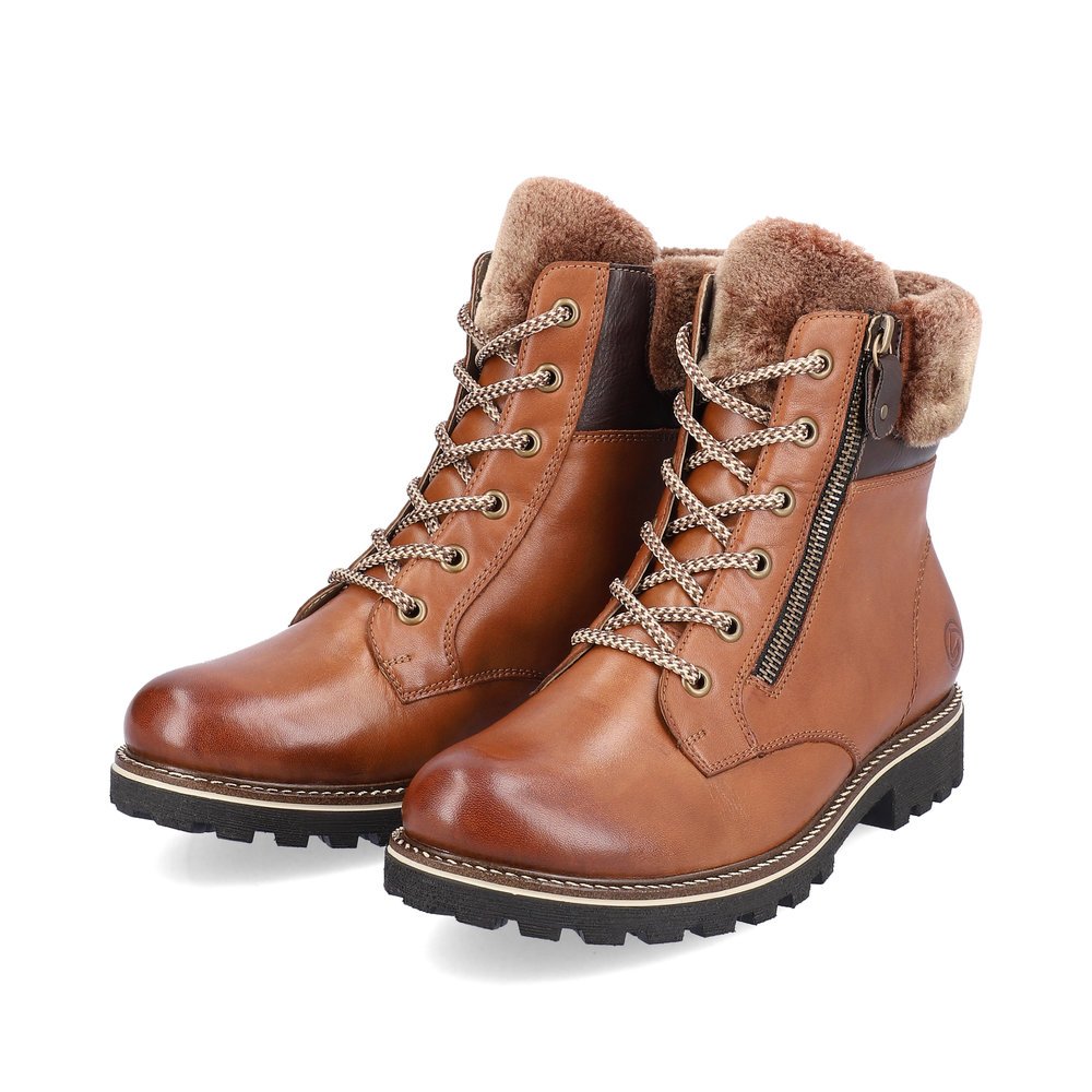 Fuchsbraune remonte Damen Schnürstiefel D8463-25 mit Schaftkragen. Schuhpaar seitlich schräg.