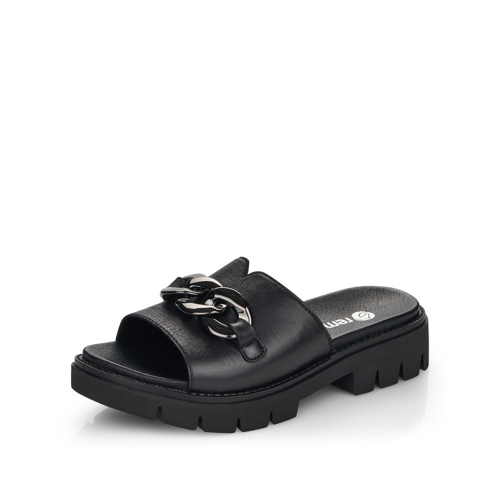 Black remonte women´s mules D7952-00 with chain element and a soft leather footbed. Shoe laterally.