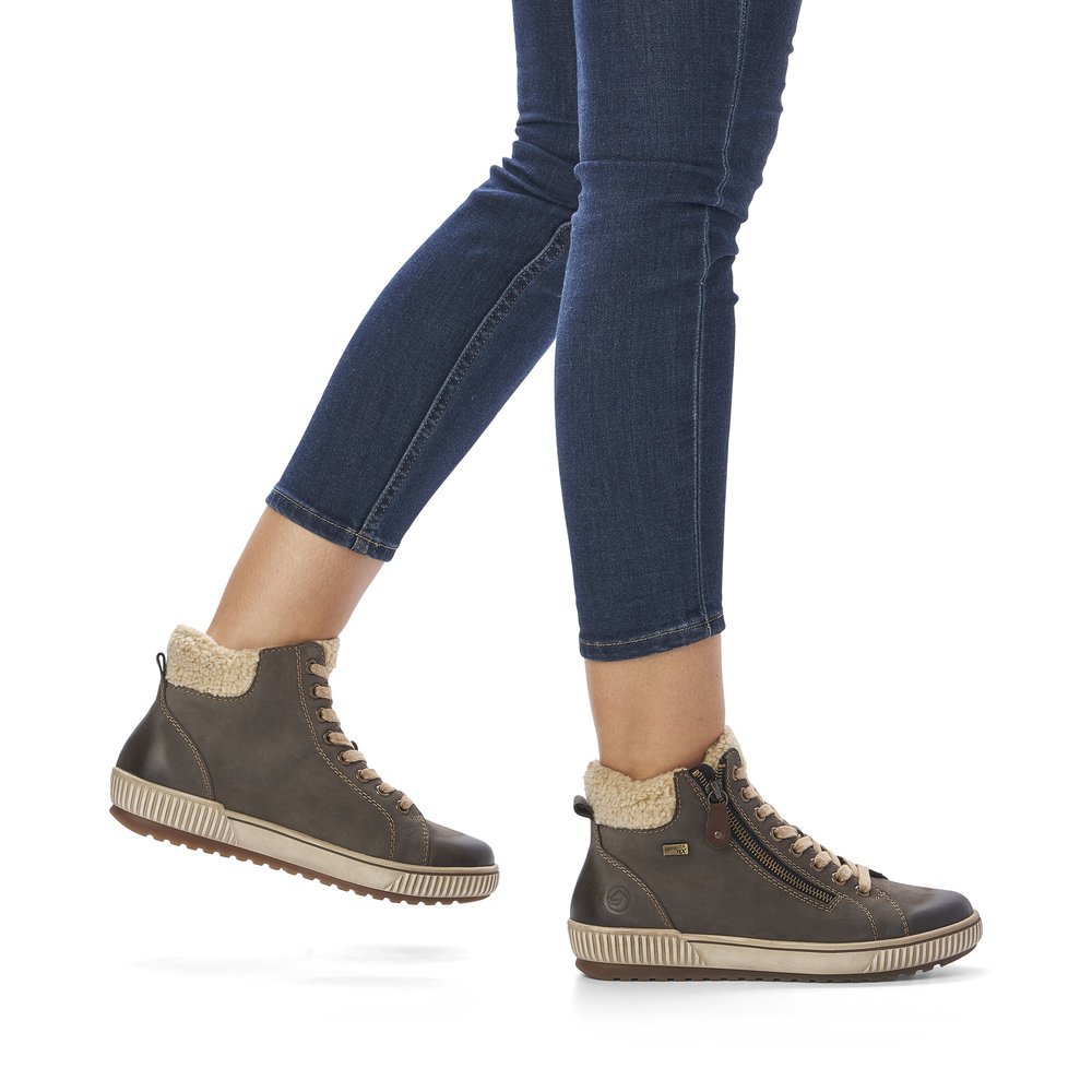 Granite grey remonte women´s lace-up shoes D0770-45 with remonteTEX technology. Shoe on foot.