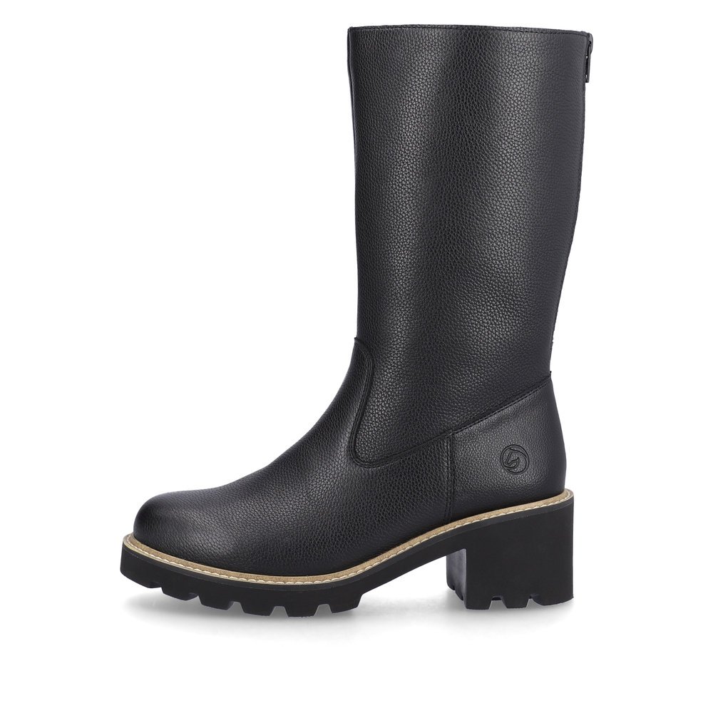 Black remonte women´s ankle boots D0A78-01 with a zipper as well as comfort width G. Outside of the shoe.