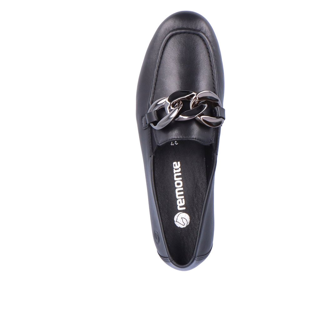 Jet black remonte women´s loafers D0K00-00 with elastic insert and stylish chain. Shoe from the top.
