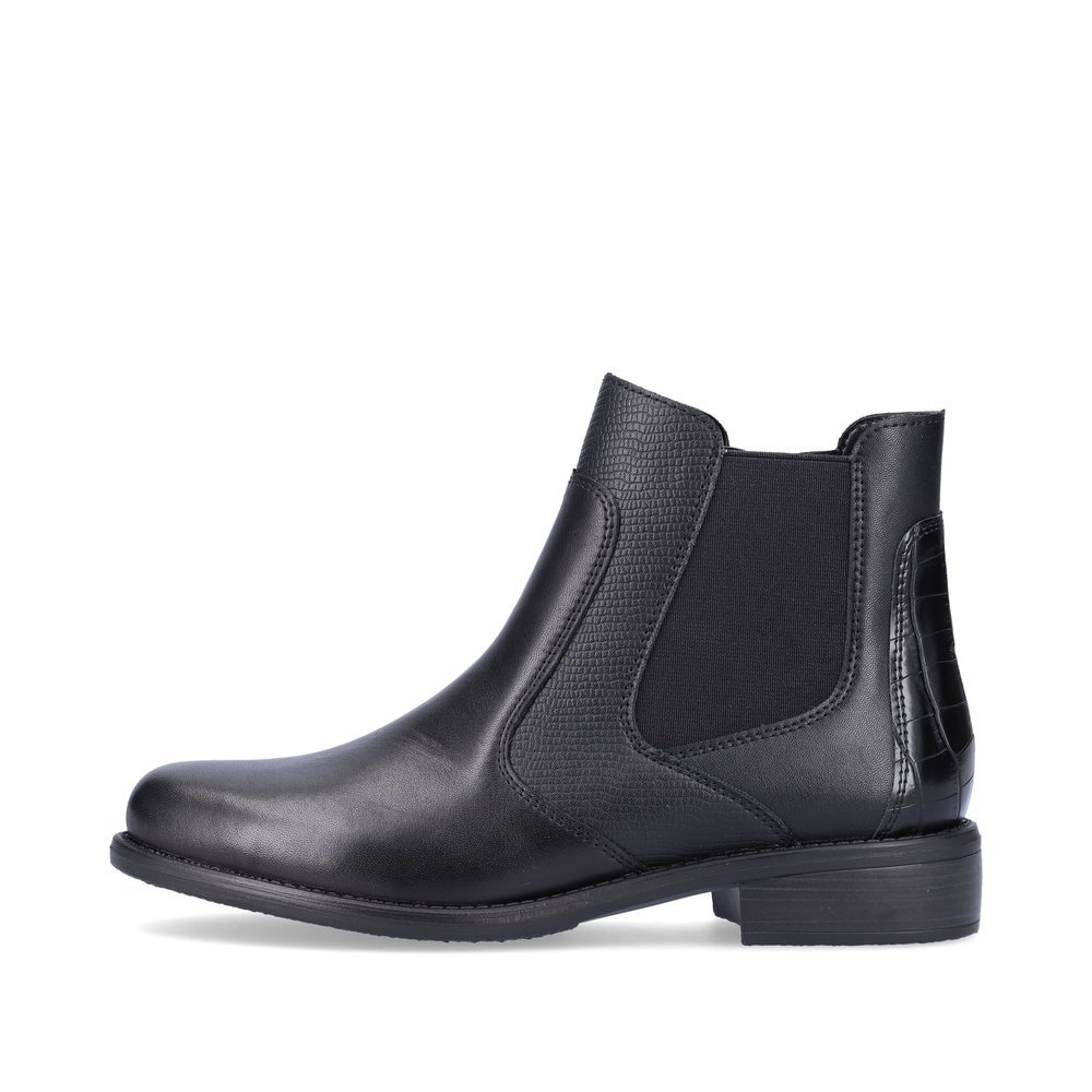 Black remonte women´s Chelsea boots D0F70-01 with zipper as well as a padded insole. Outside of the shoe.