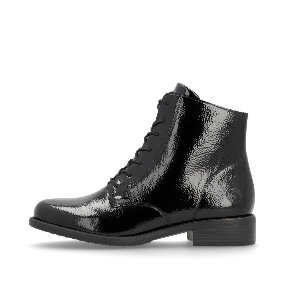 Black remonte women´s ankle boots D0F73-00 with a zipper as well as a padded insole. Outside of the shoe.