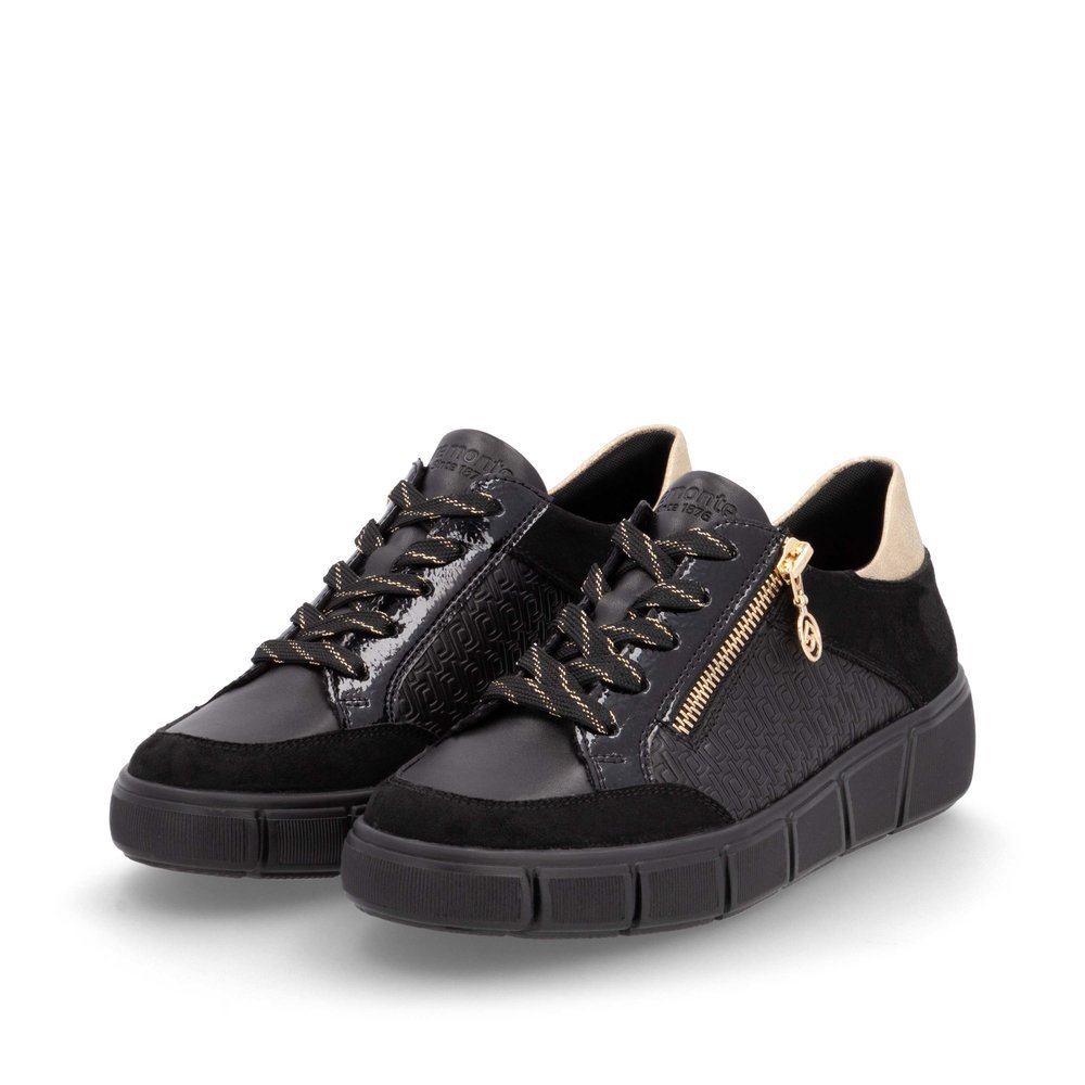 Black remonte women´s sneakers D1T00-03 with a remonte pendant as well as a zipper. Shoes laterally.