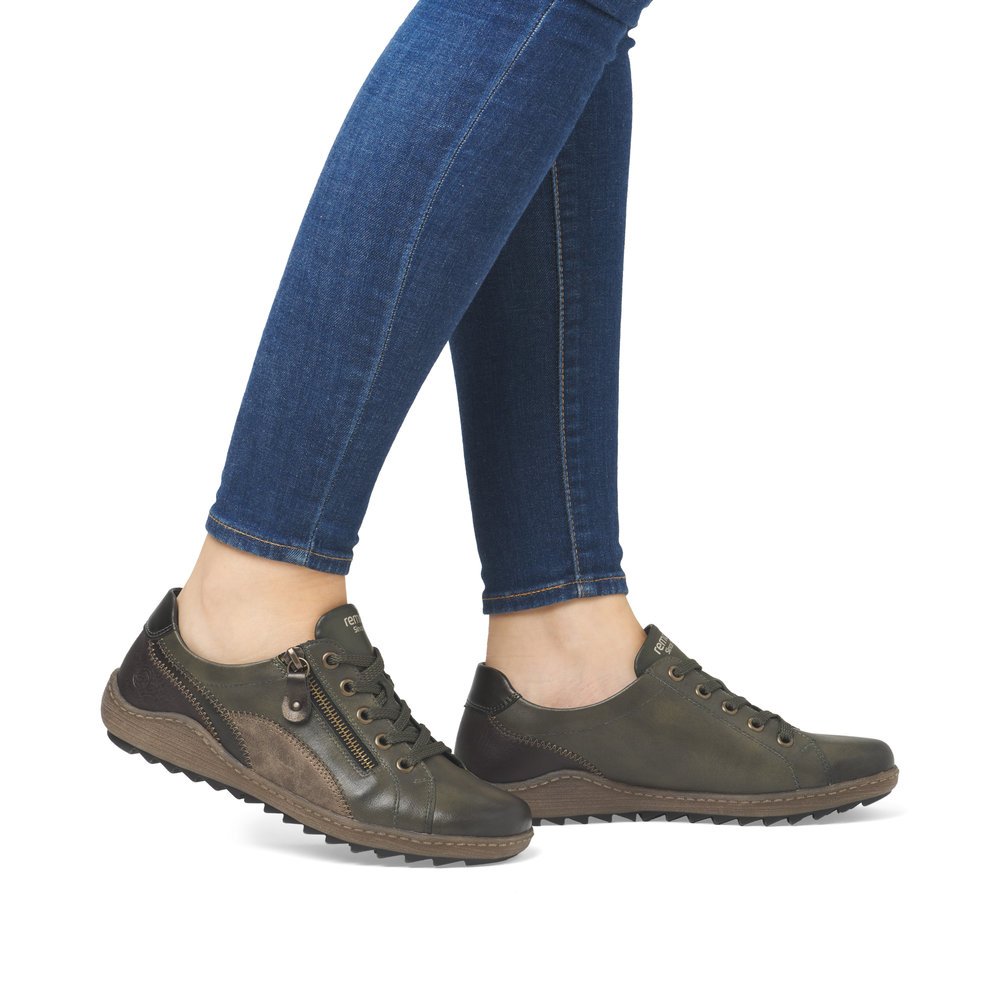 Chaussures à lacets remonte vertes femme R1439-52 avec fermeture éclair. Chaussure au pied.