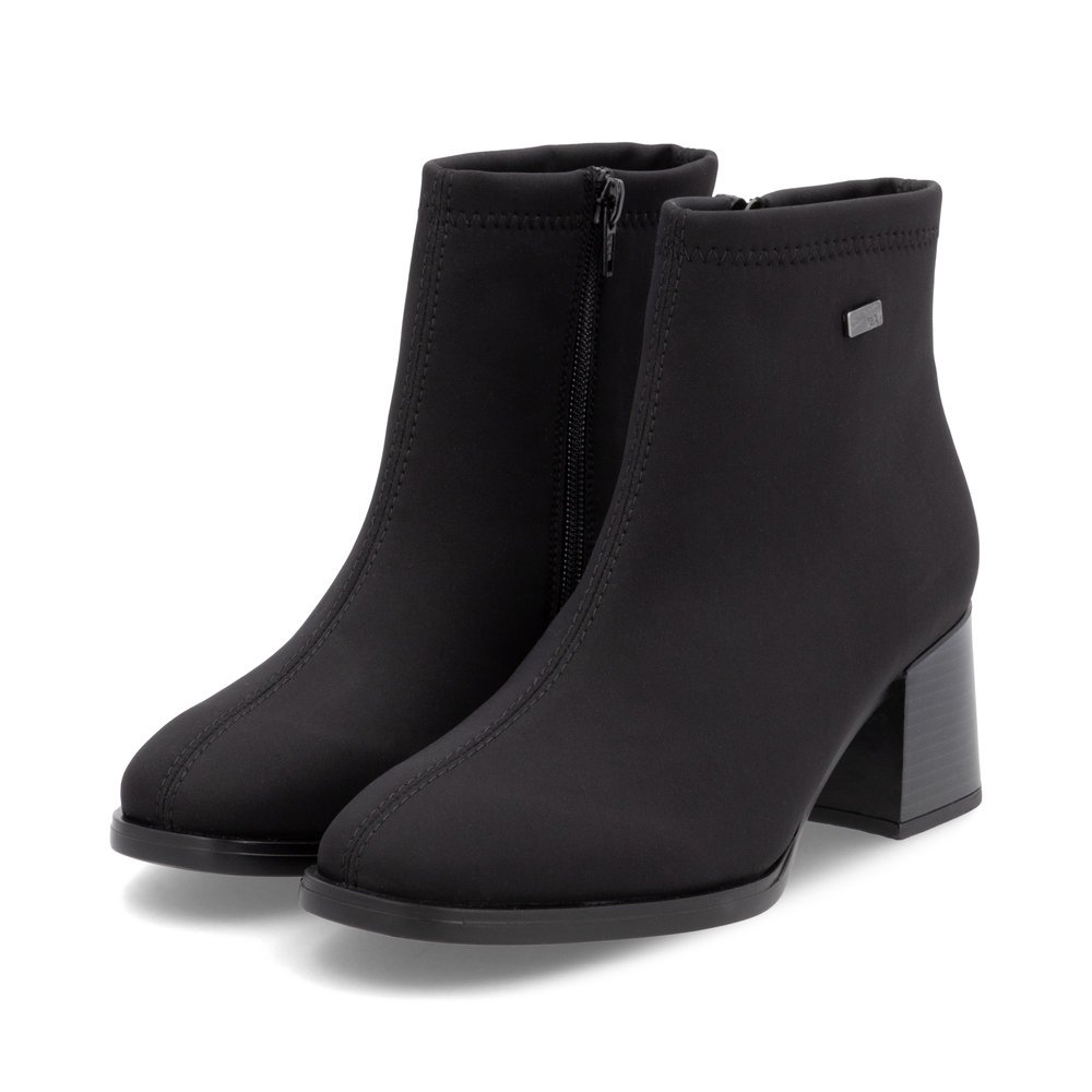 Jet black remonte women´s ankle boots D0V77-00 with remonteTEX technology. Shoes laterally.