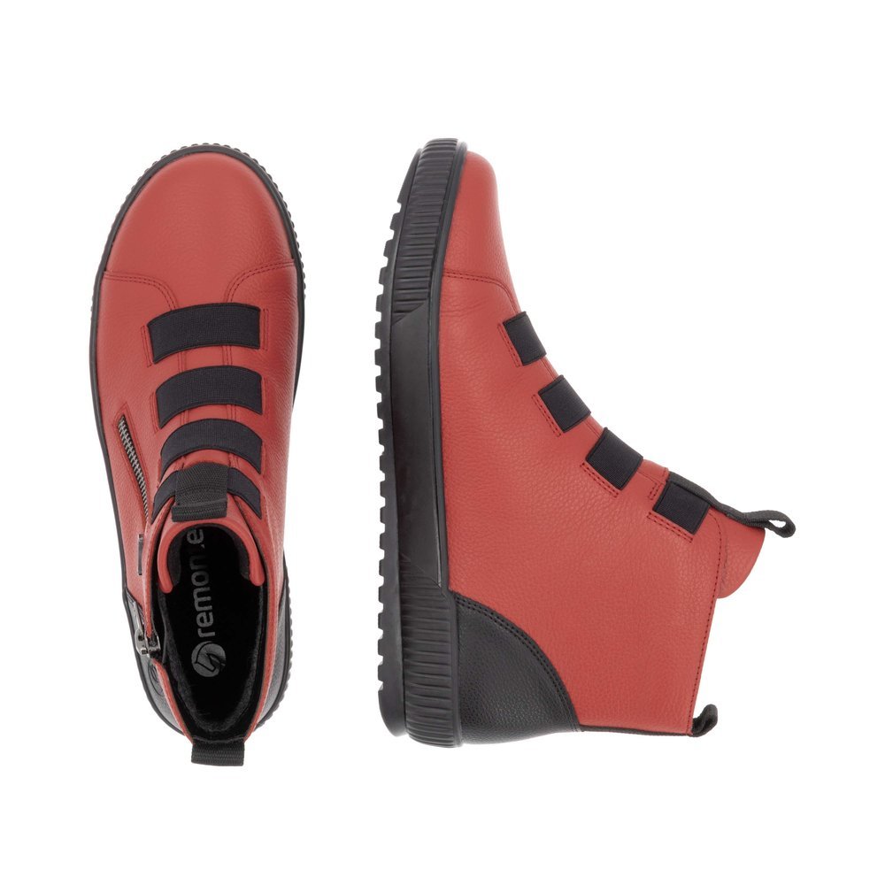 Red remonte women´s ankle boots D0779-33 with remonteTEX membrane as well as zipper. Shoe from the top, lying.