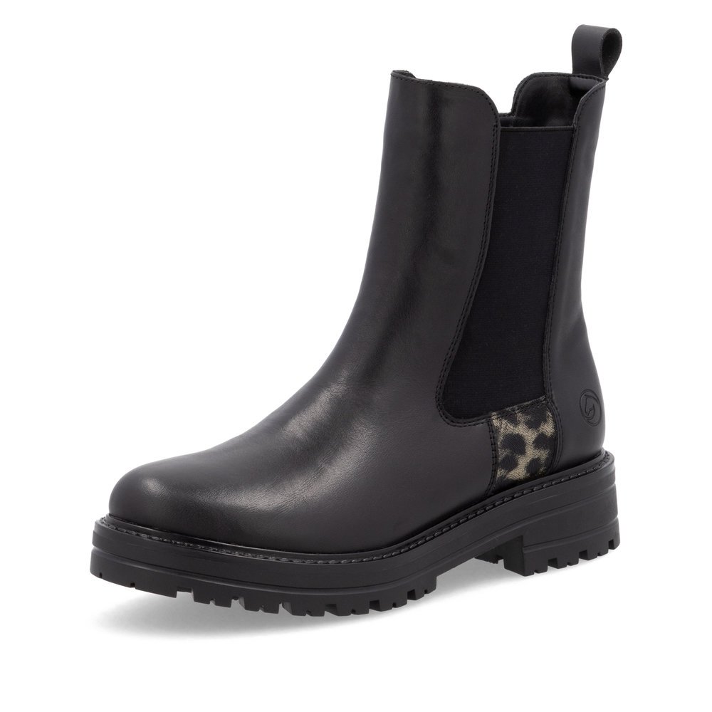 Black remonte women´s Chelsea boots D2286-03 with zipper as well as comfort width G. Shoe laterally.