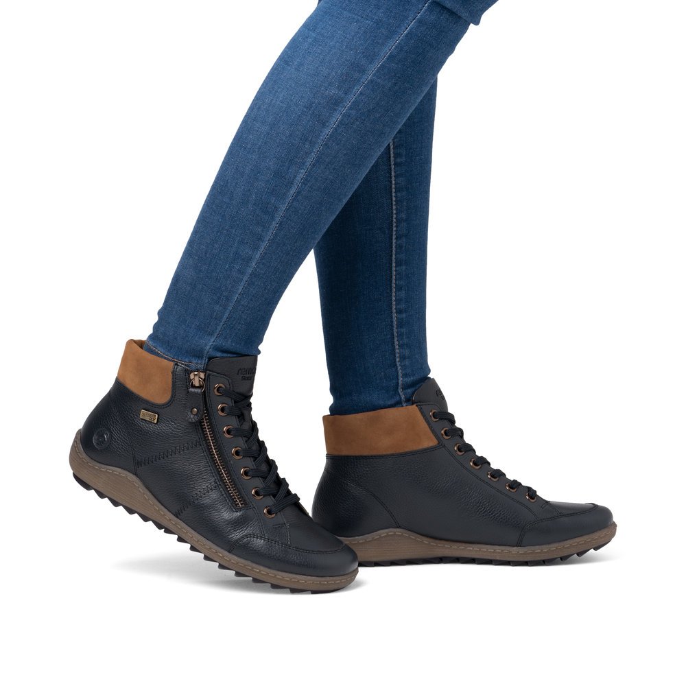 Chaussures à lacets remonte bleues pour femme R1457-14. Chaussure au pied.