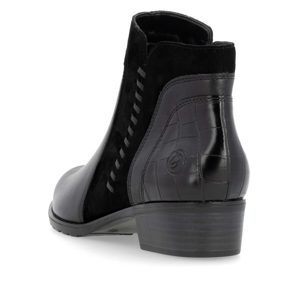 Steel black remonte women´s ankle boots D6893-02 with stylish decorative stitching. Shoe from the back.