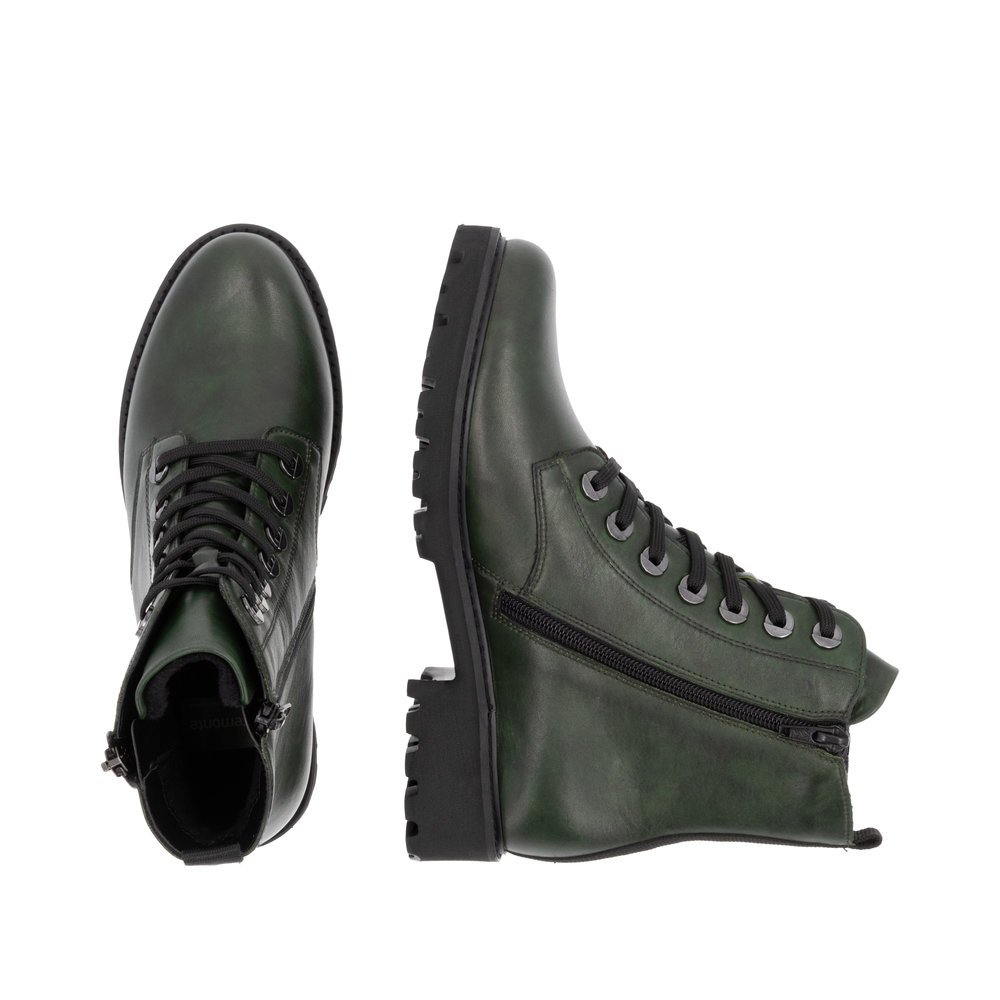 Forest green remonte women´s biker boots D8671-55 with a distinctive eyelets. Shoe from the top, lying.