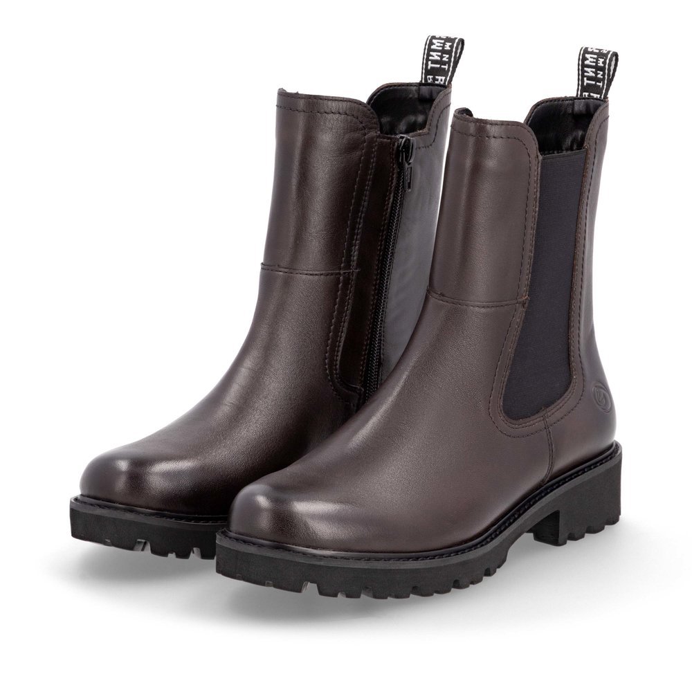 Brown remonte women´s Chelsea boots D8694-25 with zipper as well as comfort width G. Shoes laterally.