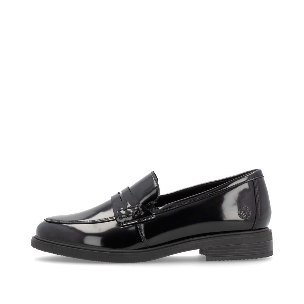 Black remonte women´s loafers D1U01-00 with elastic band as well as a padded insole. Outside of the shoe.